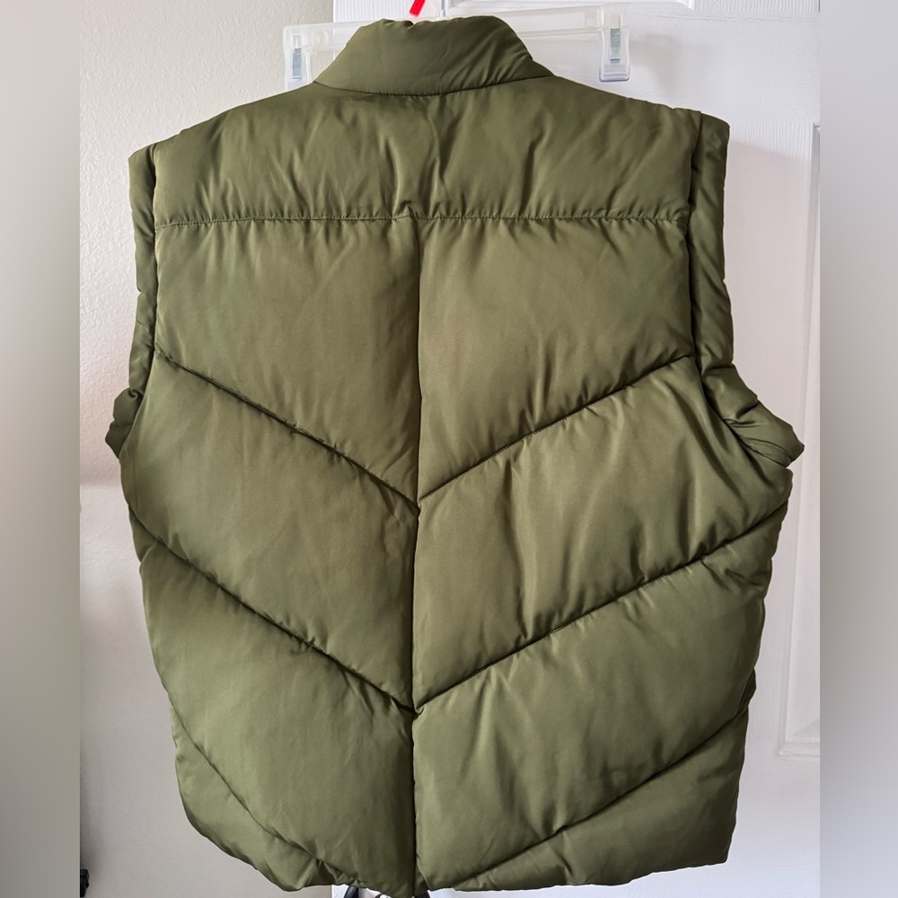 BlankNYC Vest/Jacket, Sm, Olive, quilted, pocket in front on each side NWOT - Picture 4 of 4